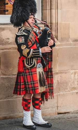 Hop off at Edinburgh attractions with Hop-On Hop-Off bus tours – Discover Edinburgh at your leisure in 2025 Hop off at Edinburgh attractions, museums, and landmarks with a hop-on hop-off bus tour – Convenient stops and sightseeing in 2025